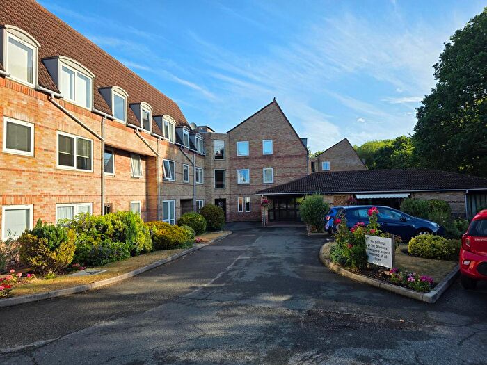 1 Bedroom Flat For Sale In Homewillow Close, Grange Park, N21