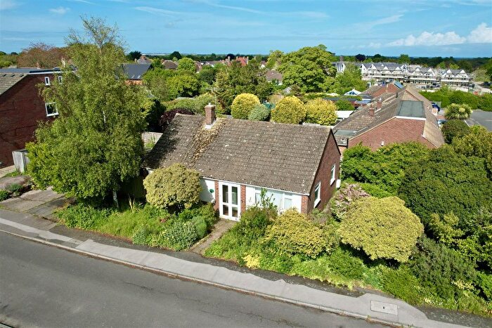 2 Bedroom Detached Bungalow For Sale In White Wood Road, Eastry, Sandwich, CT13