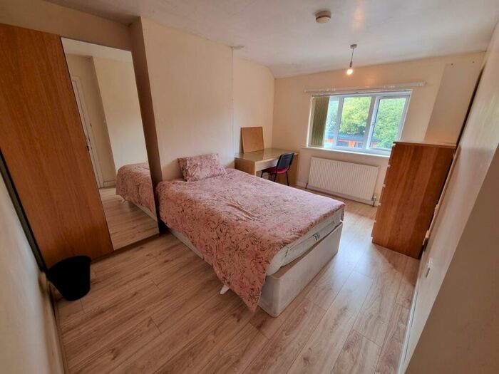 5 Bedroom Semi-Detached House To Rent In Alexandra Road, Leamington Spa, CV31