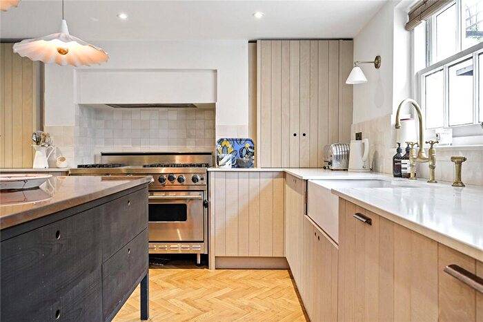 3 Bedroom Terraced House For Sale In Theberton Street, Barnsbury, London, N1 - Photo 9