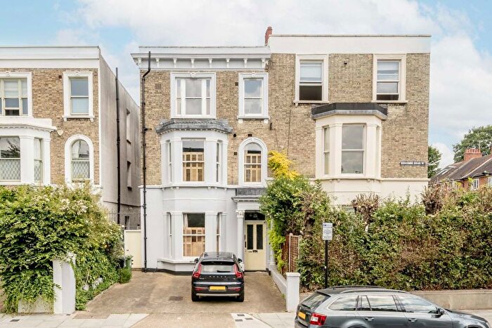 3 Bedroom Flat To Rent In Boscombe Road, London, W12