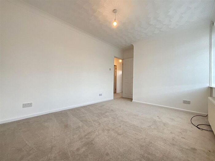 2 Bedroom Semi-detached Bungalow For Sale In Byward Drive, Scarborough, YO12