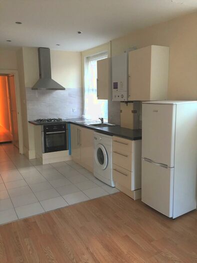 2 Bedroom Apartment To Rent In White Hart Lane, London, N22