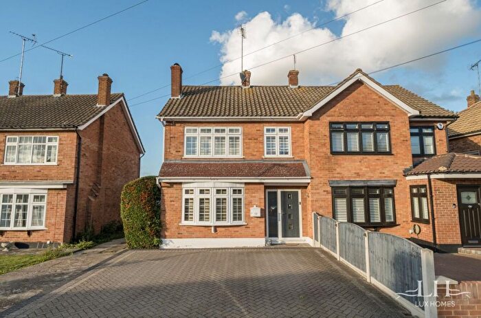 3 Bedroom Semi Detached House For Sale In Chelmer Drive, Brentwood, CM13