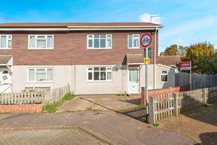 3 Bedroom Semi-Detached House For Sale In Luke Place, Bedford, MK42