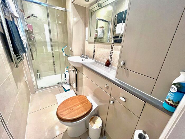 1 Bedroom Flat To Rent In Firtree Lodge, Court Road, SO15