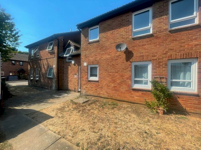 Studio To Rent In Lodge Close, BN41