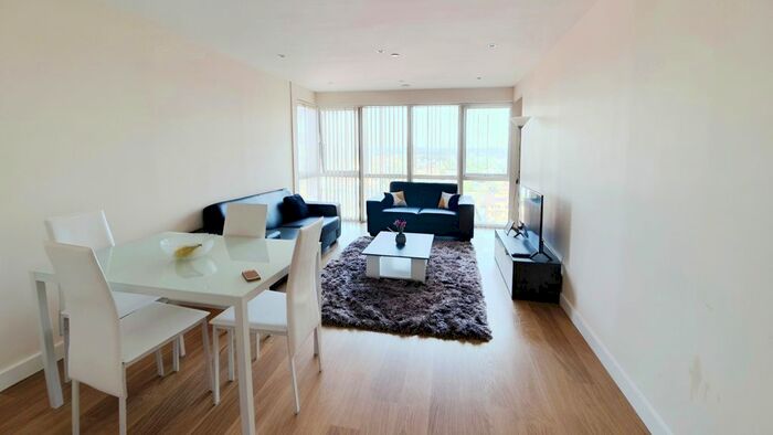 2 Bedroom Flat To Rent In Lexington Apartments, Railway Terrace, Slough, SL2