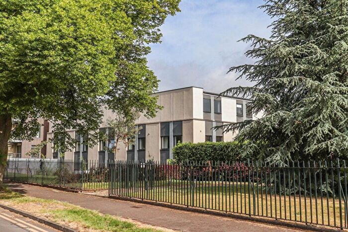 2 Bedroom Flat To Rent In Montpellier Terrace, Cheltenham, GL50