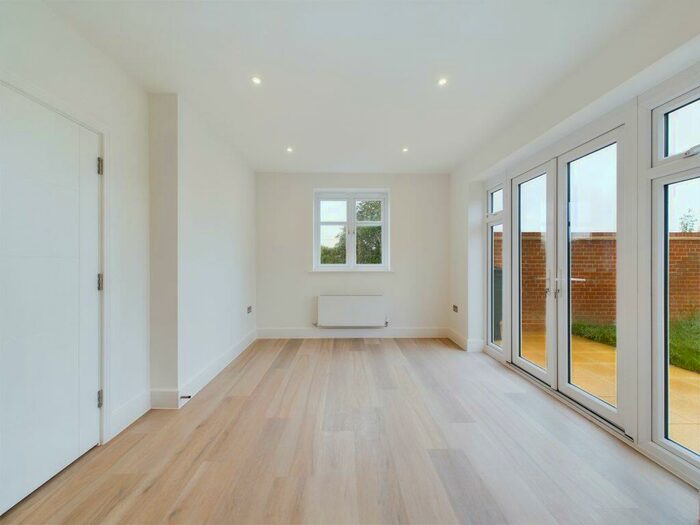 4 Bedroom House To Rent In Plantagenet Close, Wallingford, &#; Bedrooms Modern, OX10
