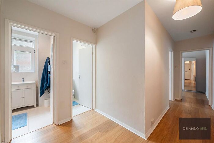 2 Bedroom Flat For Sale In Cubitt Terrace, Clapham, SW4