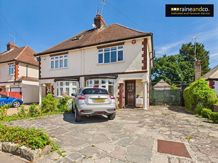 3 Bedroom Semi-Detached House For Sale In Elmroyd Avenue, Potters Bar, EN6