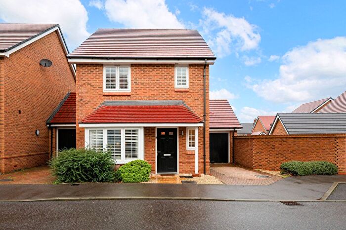 3 Bedroom Link Detached House For Sale In Goodwood Road, Edenbridge, Kent, TN8