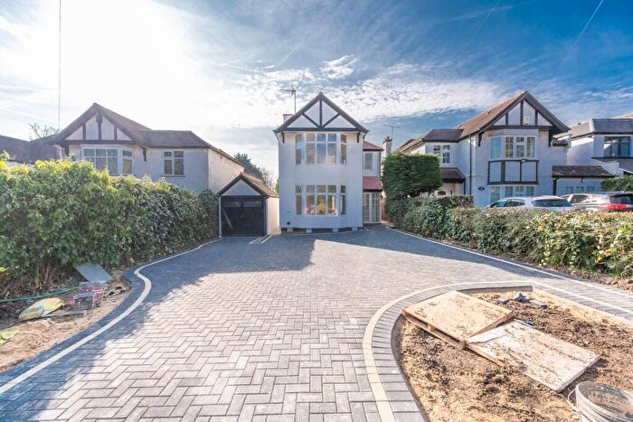 3 Bedroom Detached House To Rent In Clamp Hill, Stanmore, HA7