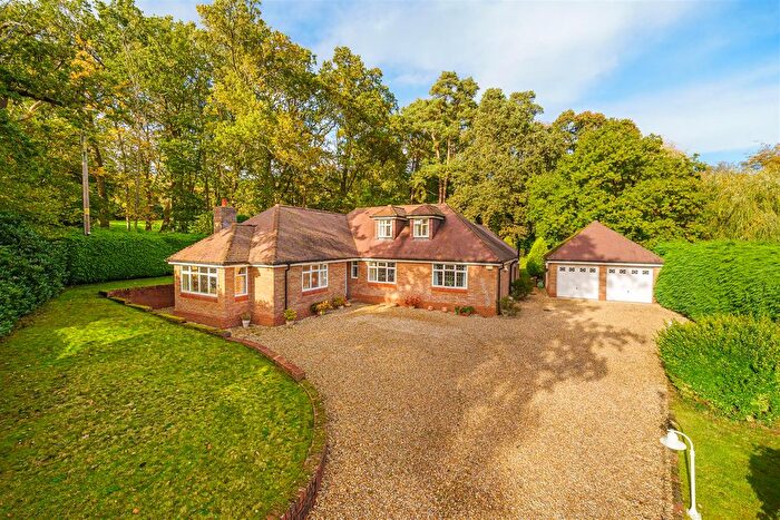 4 Bedroom Chalet For Sale In Dell Road, Finchampstead, Berkshire, RG40