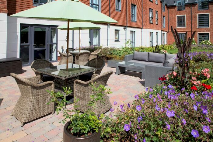 2 Bedroom Flat To Rent In Crowthorne, RG45