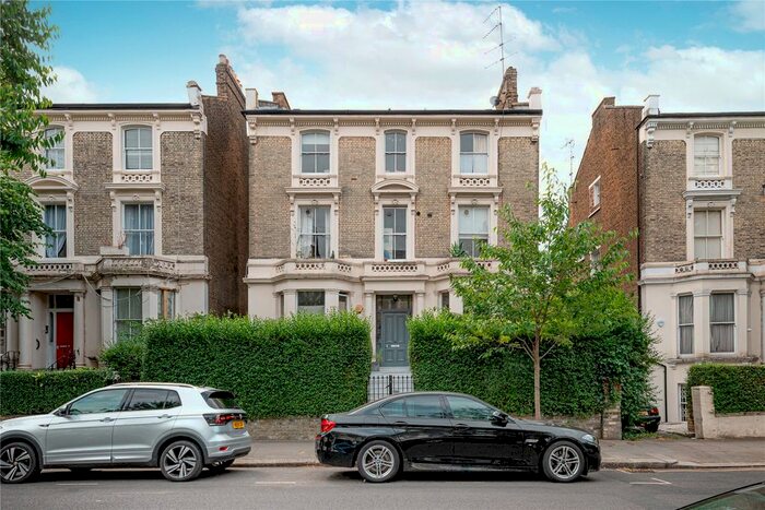 4 Bedroom Flat To Rent In Oxford Gardens, London, W10