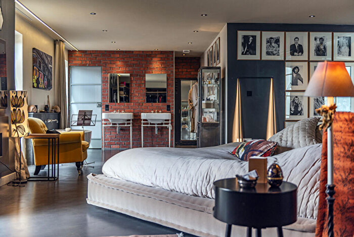 5 Bedroom Apartment To Rent In Brunel Road, London, SE16