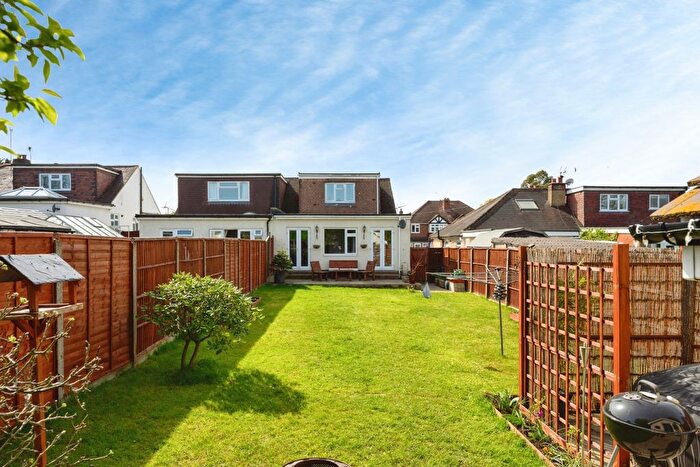 4 Bedroom Bungalow For Sale In Orchard Close, Fetcham, Leatherhead, Surrey, KT22