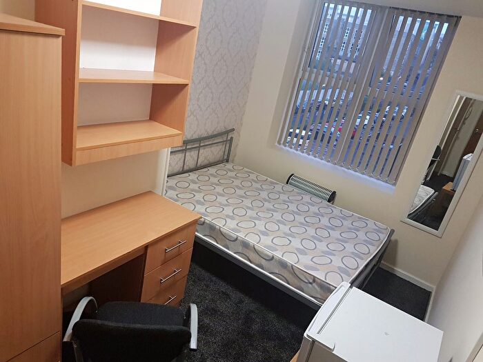 1 Bedroom Property To Rent In Longside Lane, Bradford, BD7