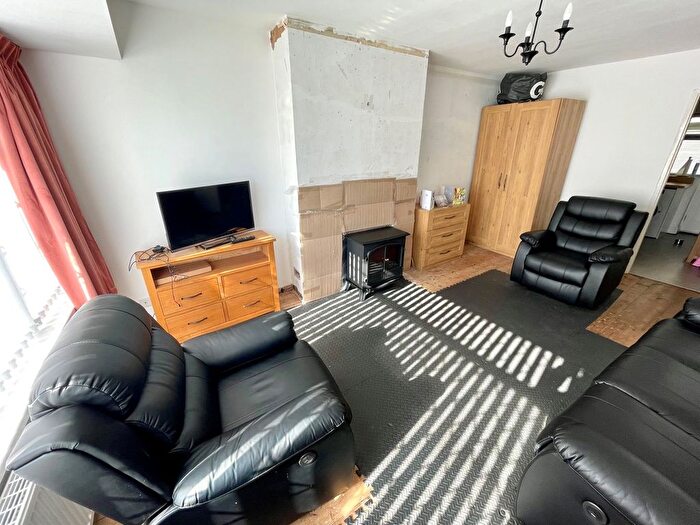 2 Bedroom Semi-Detached House For Sale In Greensway, Wednesfield, Wolverhampton, WV11