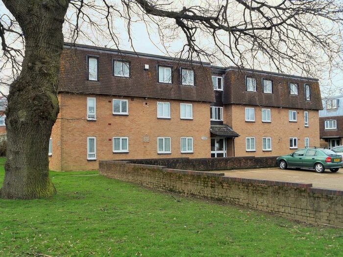 2 Bedroom Flat To Rent In Iona Way, Haywards Heath, RH16