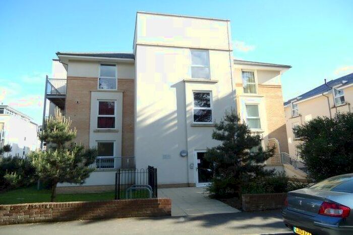 2 Bedroom Flat To Rent In Archers Road, Southampton, SO15