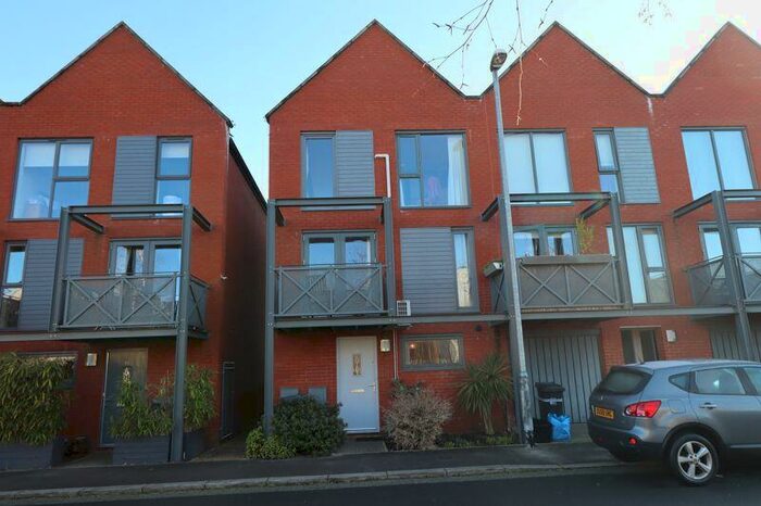 5 Bedroom Semi-Detached House To Rent In Couture Grove, Street, BA16