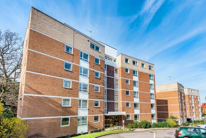 2 Bedroom Apartment To Rent In Great North Road, London, N2