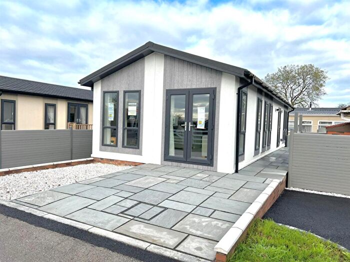 2 Bedroom Mobile Home For Sale In Sandholme Lane, Leven, Beverley, HU17