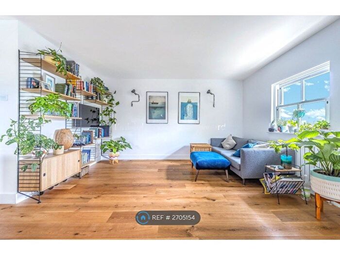 2 Bedroom Flat To Rent In Lewisham Way, London, SE4