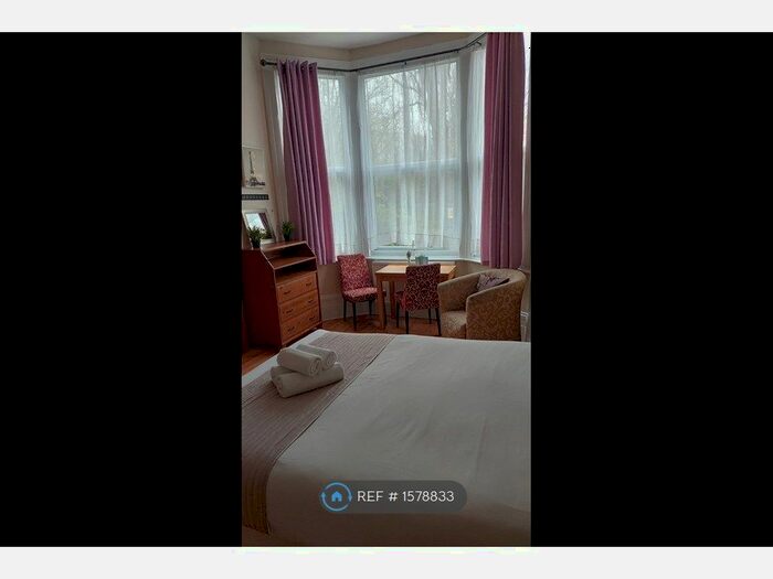 Studio To Rent In Green Lanes, Haringey, N4