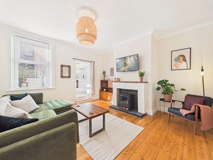 2 Bedroom Flat For Sale In Wood Terrace, Gateshead, NE10