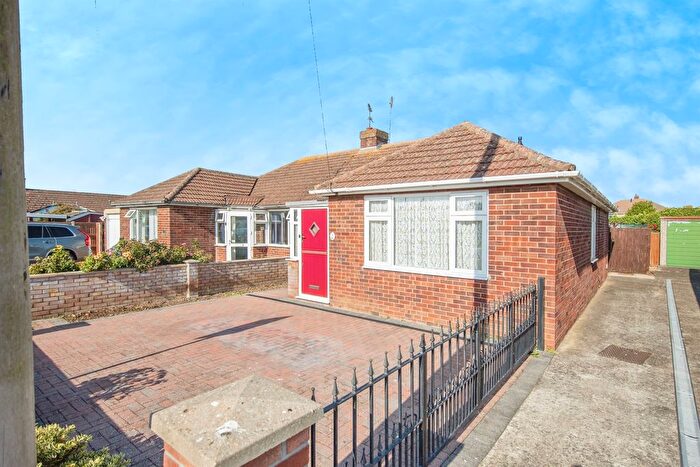 3 Bedroom Semi-Detached Bungalow For Sale In Dove Crescent, Harwich, CO12