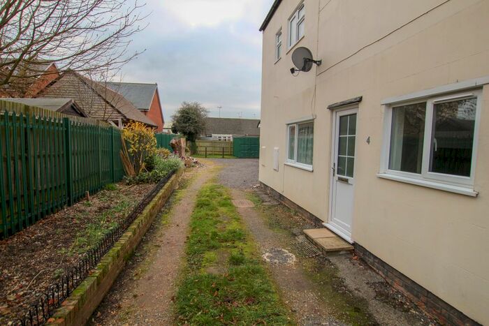 Studio To Rent In Enborne Road, Newbury, RG14