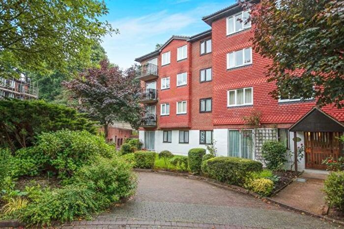2 Bedroom Flat To Rent In Great Heathmead, Haywards Heath, RH16