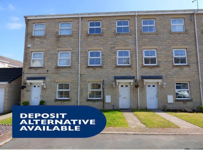 4 Bedroom Town House To Rent In Bewick Drive, Eldwick, Bingley BD16