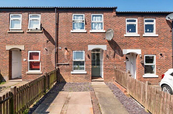 2 Bedroom Terraced House For Sale In Lonsdale Close, London, SE9