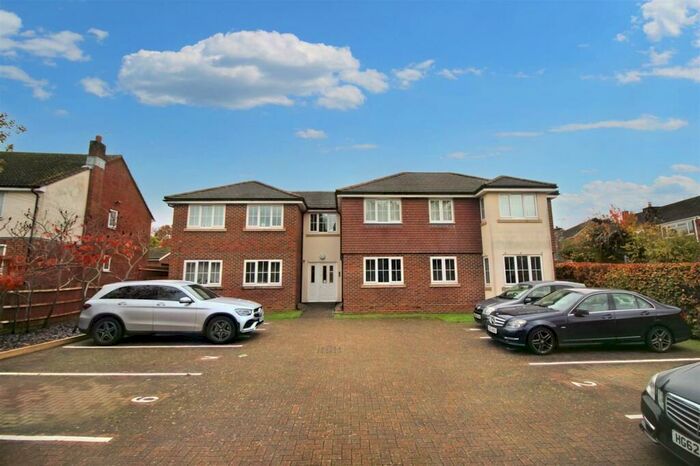 2 Bedroom Apartment To Rent In Tinsley Lane, Crawley, RH10