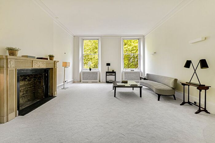 2 Bedroom Flat To Rent In Ennismore Gardens, Knightsbridge, London, SW7