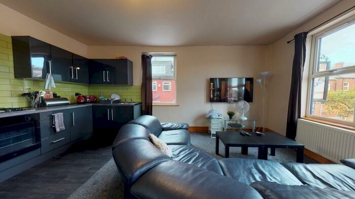 3 Bedroom Flat To Rent In Cardigan Road, Hyde Park, Leeds, LS6