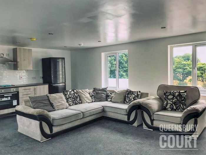 4 Bedroom Flat To Rent In Queensbury Court, Brighouse Road, Queensbury, BD13