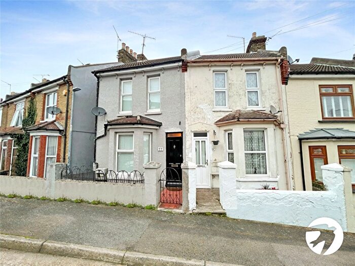 3 Bedroom End Of Terrace House To Rent In Cecil Road, Rochester, Kent, ME1