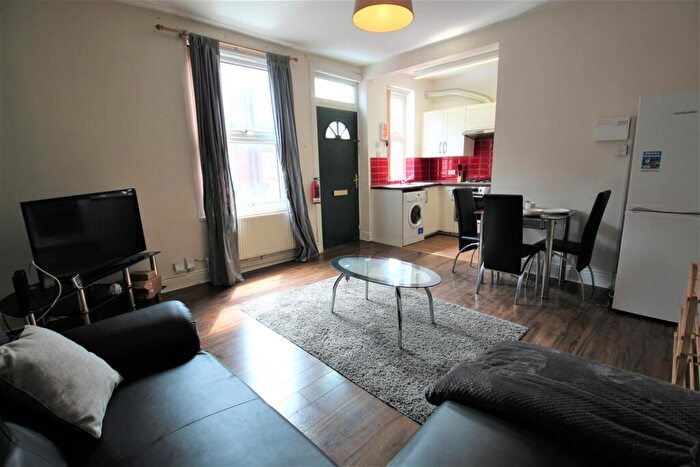 3 Bedroom Terraced House To Rent In Kelsall Place, Hyde Park, Leeds, LS6
