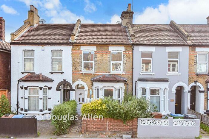 3 Bedroom Terraced House For Sale In Cann Hall Road, Leytonstone, E11