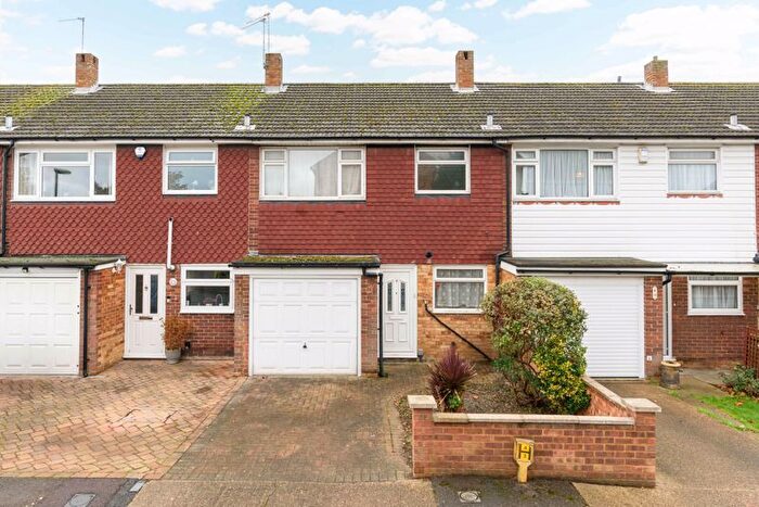 3 Bedroom Terraced House For Sale In Heatherlands, Sunbury-On-Thames, TW16