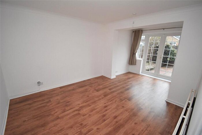 2 Bedroom Bungalow For Sale In Canberra Gardens, Luton, Bedfordshire, LU3
