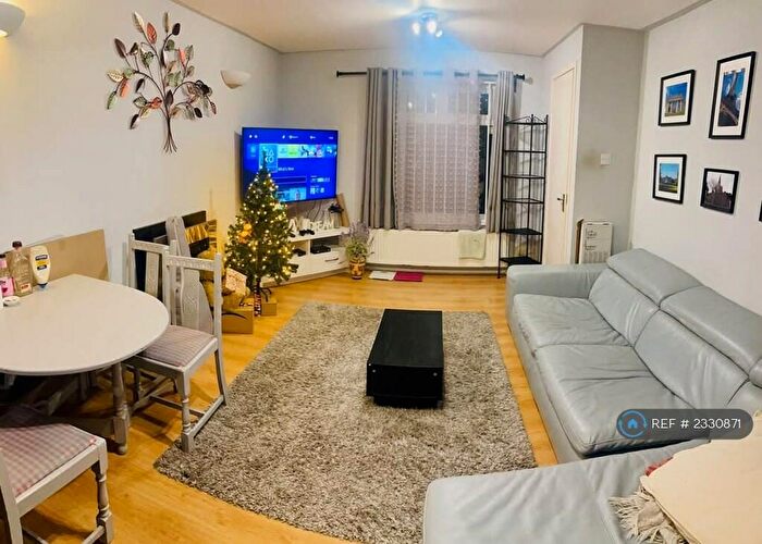 3 Bedroom Semi-Detached House To Rent In Melville Close, Leeds, LS6