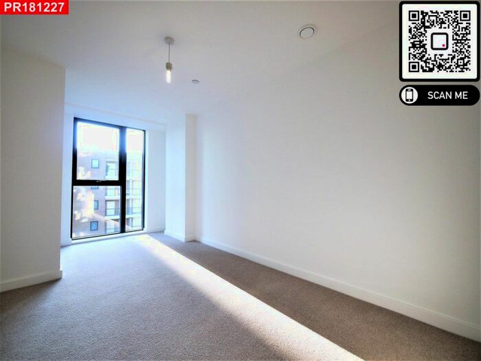 2 Bedroom Flat To Rent In Larkwood Avenue, London, SE10