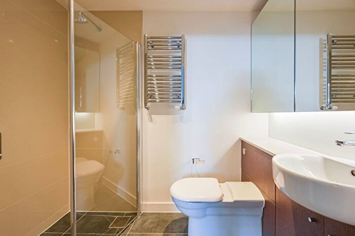 4 Bedroom Flat To Rent In Sunrise Close, Stratford, London, E20